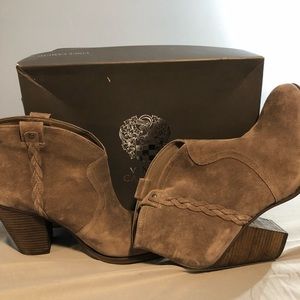 Vince Camuto VP-Hudson Suede